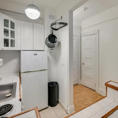 Walk To Common Bright With Rooftop Deck Apartment *