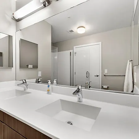 Beautiful Centrally Located 3 Bedroom Apartment Boston