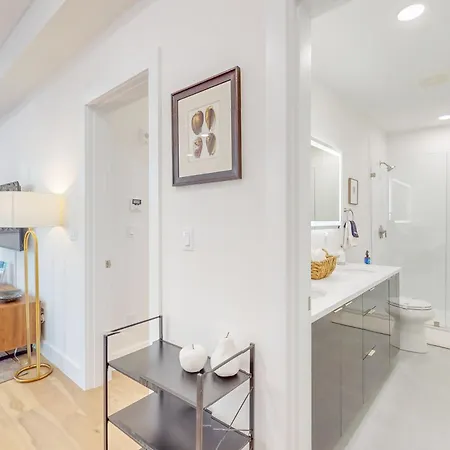Luxury 2-bed At The Vera Rooftop Deck, Near Mbta Apartment *