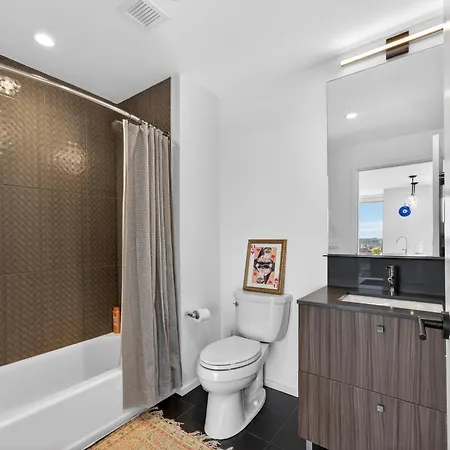 Modern 2br Prime Downtown Location Boston