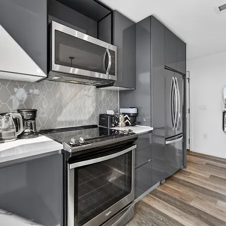 Apartment Modern 2br Prime Downtown Location *