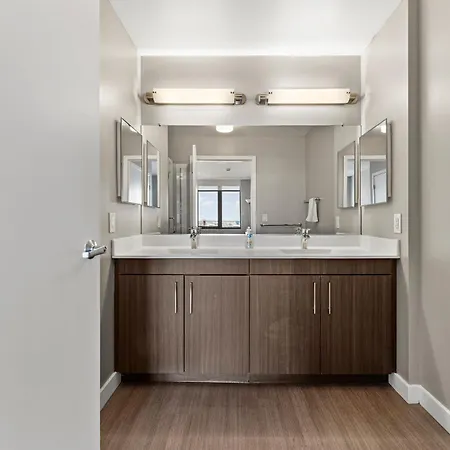 Beautiful Centrally Located 3 Bedroom Apartment