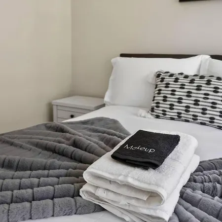 Apartment Charming 2br In *