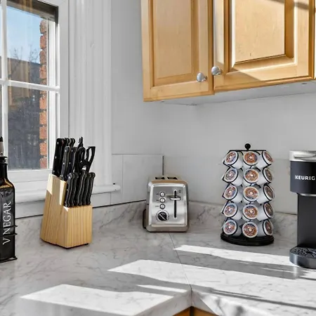 Charming 2br In Apartment *