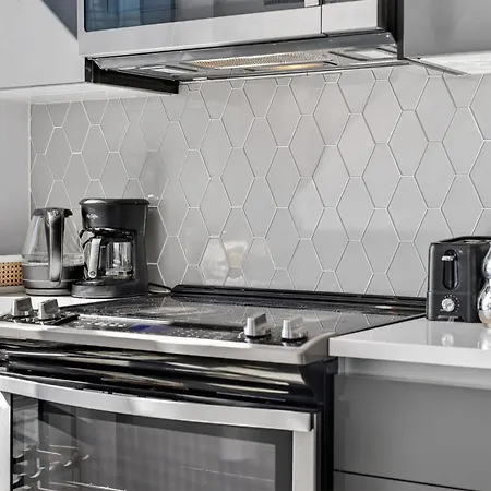 Modern 2br Prime Downtown Location Apartment