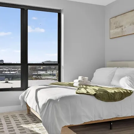 Luxe 3bd Brighton Apartment
