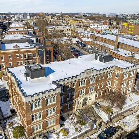Apartment Charming 2br In *