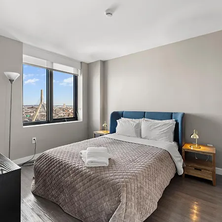 Beautiful Centrally Located 3 Bedroom Apartment *