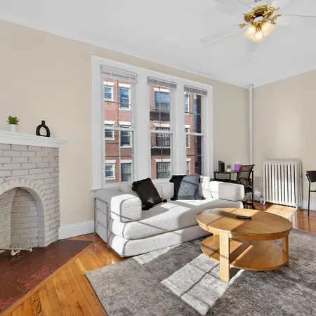 Charming 2br In Apartment Boston