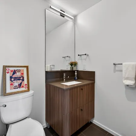 Apartment Modern 2br Prime Downtown Location *