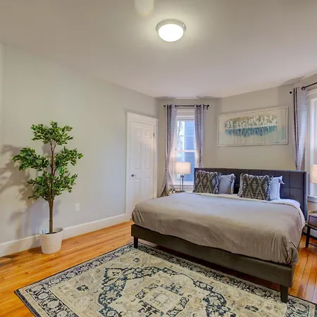 Spacious 2br Boston