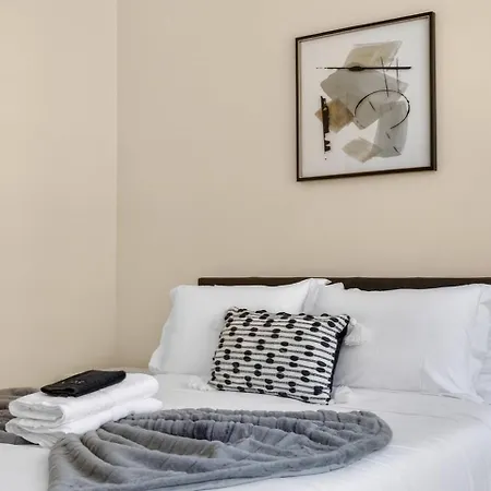 Charming 2br In Apartment Boston