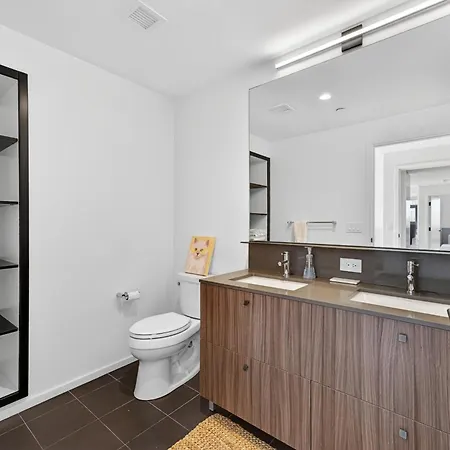 Apartment Modern 2br Prime Downtown Location *