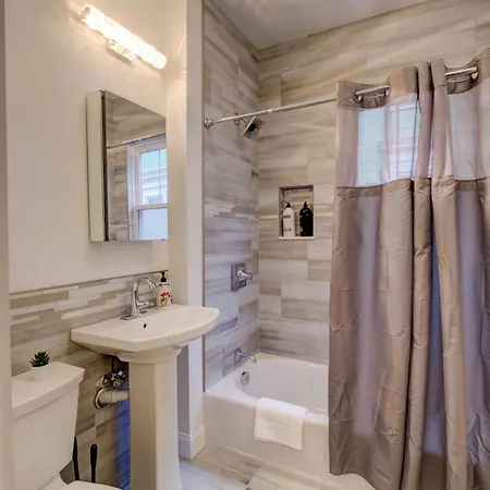 Spacious 2br * Boston