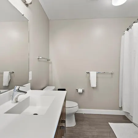Beautiful Centrally Located 3 Bedroom * Boston
