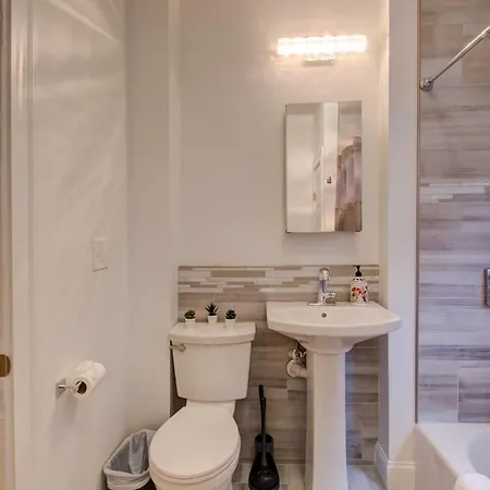 Spacious 2br Boston