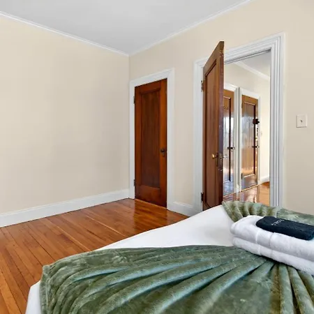 Charming 2br In Apartment *