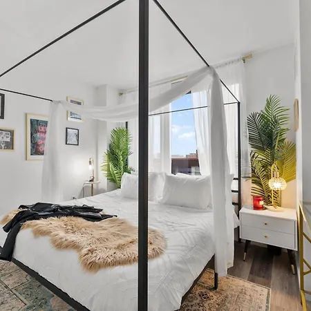 Modern 2br Prime Downtown Location *