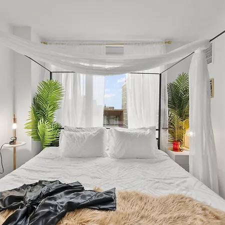 Modern 2br Prime Downtown Location Apartment