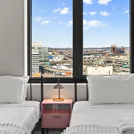 Beautiful Centrally Located 3 Bedroom Apartment *