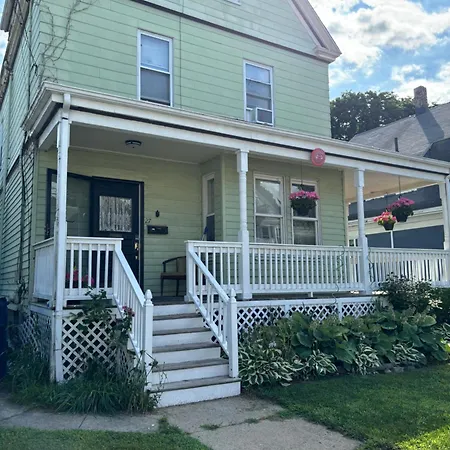 Private Bedroom Near Train&buses Homestay Boston