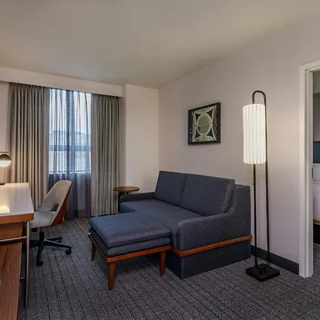 Hotel Courtyard By Marriott Downtown 4*