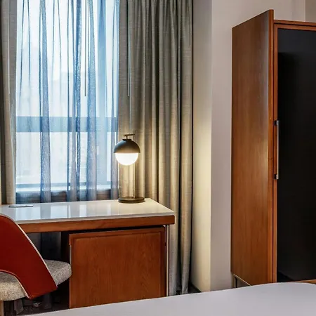 Courtyard By Marriott Downtown Boston