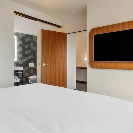 Cambria Downtown - Seaport Hotel Boston