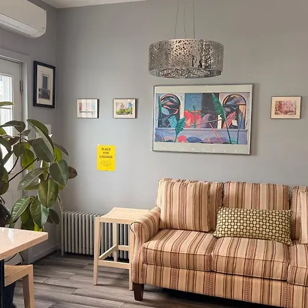 Private Rooms, Shared Bath In A Private Minutes From Logan Airport Homestay