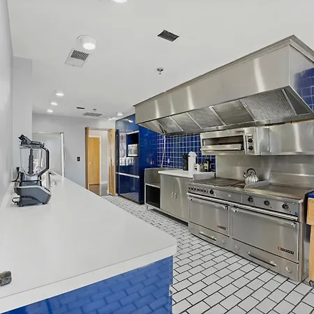 Apartment Luxury Massive Penthouse In Watertown