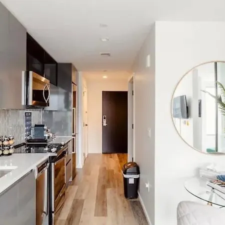 Splendid One-bedroom Sanctuary In Apartment *