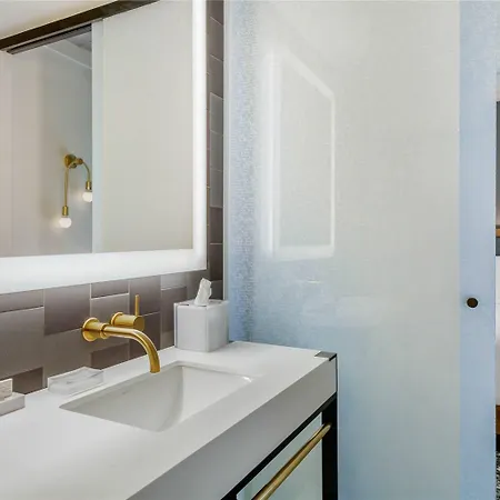 Cambria Downtown - Seaport 4*