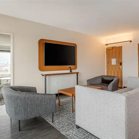 Cambria Downtown - Seaport Hotel