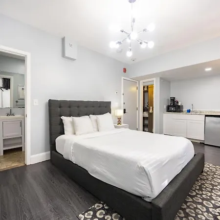 Lower Level In Hip Bay Village Apartment *
