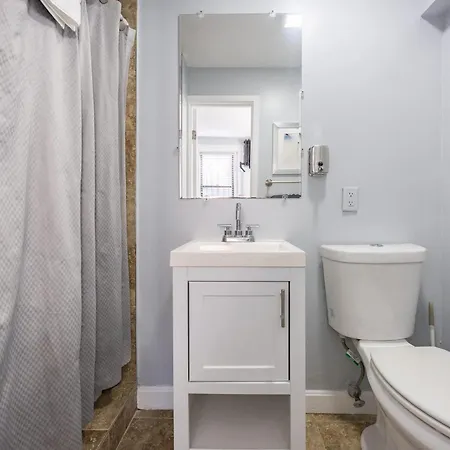 Lower Level In Hip Bay Village *