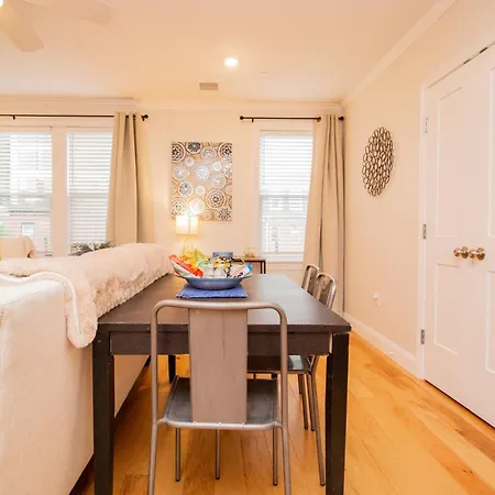 Apartment 2 Bedroom Unit W Elevator & In-unit Laundry