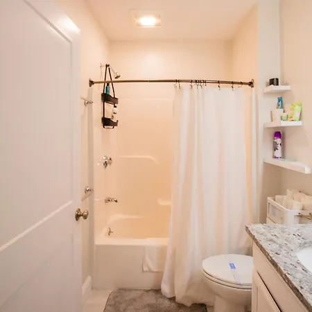 2 Bedroom Unit W Elevator & In-unit Laundry Boston