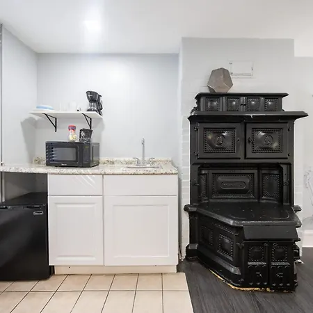 Apartment Centrally Located In Boston's Bay