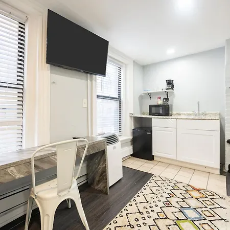 Centrally Located In Boston's Bay Apartment Boston