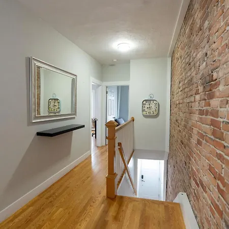 Spacious Retreat, 3br Boston