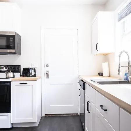 Apartment Brighton 2 Bedroom *