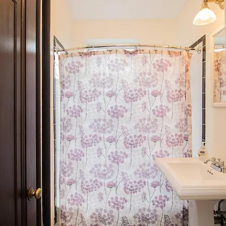 Sun-filled Unit, Elevator, Pool, College *