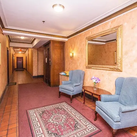 Sun-filled Unit, Elevator, Pool, College