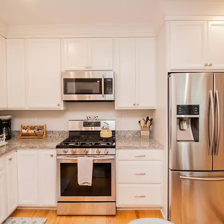 Stylish 2br W Full Kitchen, Laundry & Cen Air Boston