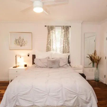 Stylish 2br W Full Kitchen, Laundry & Cen Air * Boston