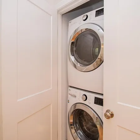 Apartment Stylish 2br W Full Kitchen, Laundry & Cen Air Boston