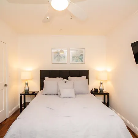 Stylish 2br W Full Kitchen, Laundry & Cen Air