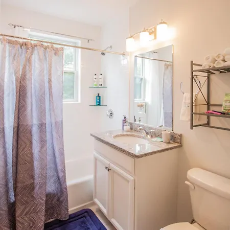 Apartment Stylish 2br W Full Kitchen, Laundry & Cen Air