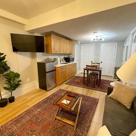 Renovated Studio, Near Hospitals, Mbta Apartment *