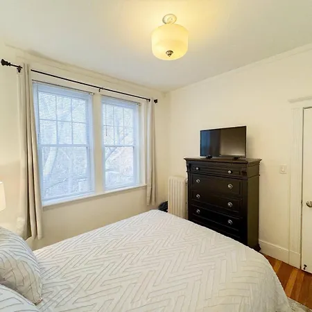 2 Bed, In Unit Laundry, College, Balcony Apartment Boston